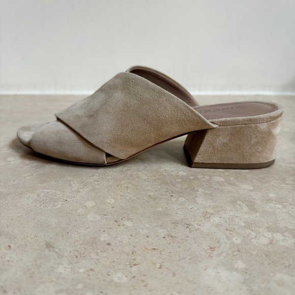 Vince Karsen Beige Suede Block Heel Slide Sandals Womens Size 8.5 M Open Toe - Picture 11 of 13